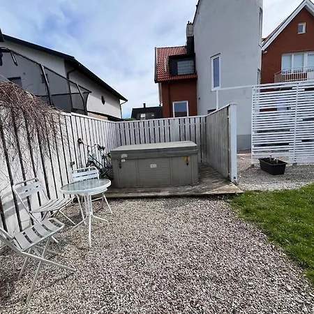 아파트 Oeppen Planloesning 2 Rums Laegenhet Pa Limhamn